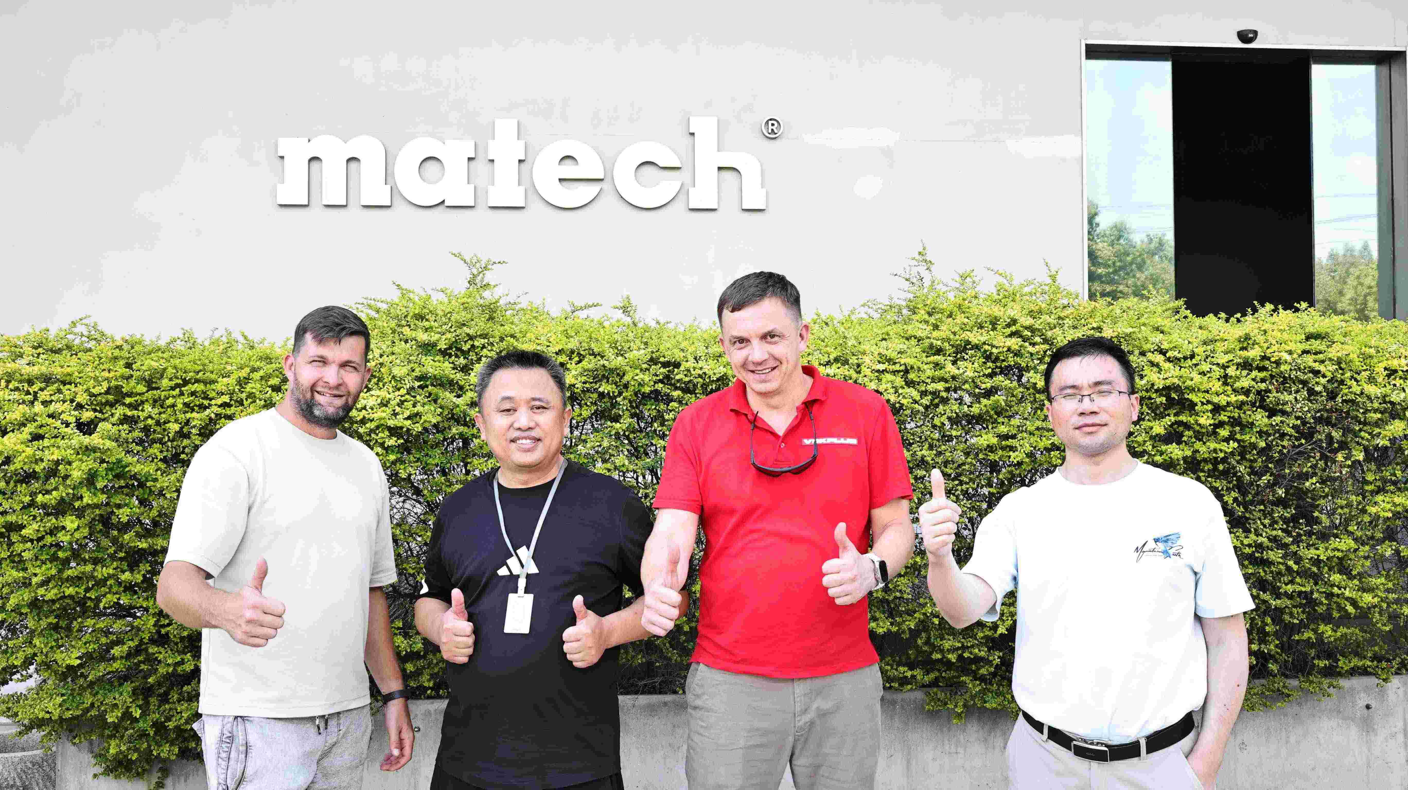 俄羅斯高端電氣服務(wù)商VDKplus公司蒞臨我司參觀考察，深度交流共探高端配電合作新機(jī)遇。